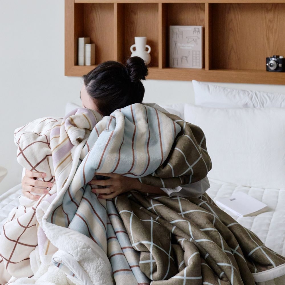 담요·블랭킷 > 브루밍 플란넬 극세사 사계절 양털 담요 블랭킷 4Type 3Color | 오늘의집 쇼핑