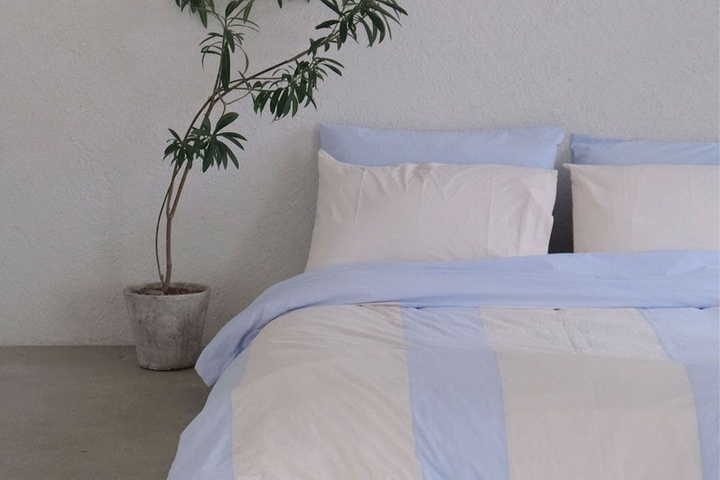 침실 하늘색 침구