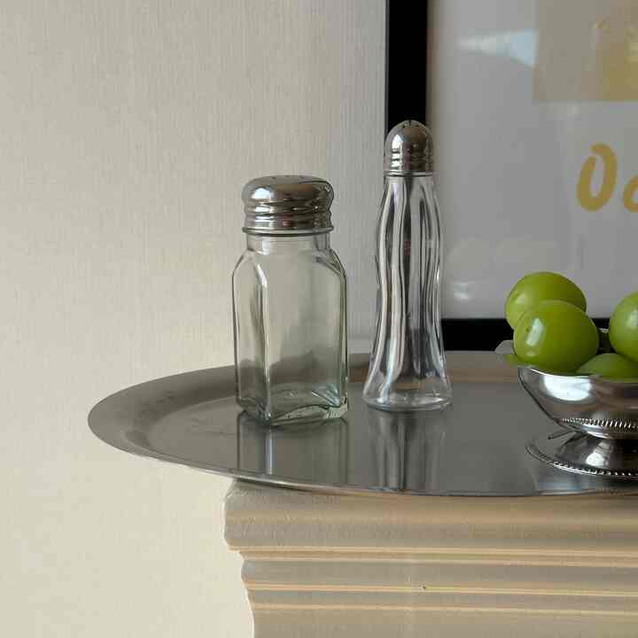 円形 塩・コショウ入れ