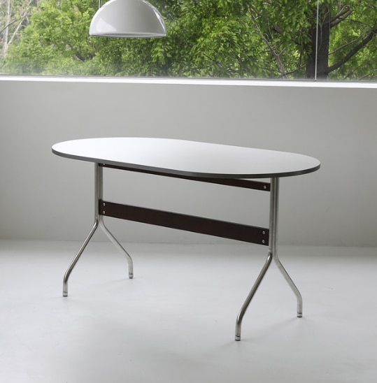 [중고] 모모드 [리퍼] 화이트 HPL 실버엣지 타원 미드센츄리 카페 테이블 4인용 식탁 1600 오튼
