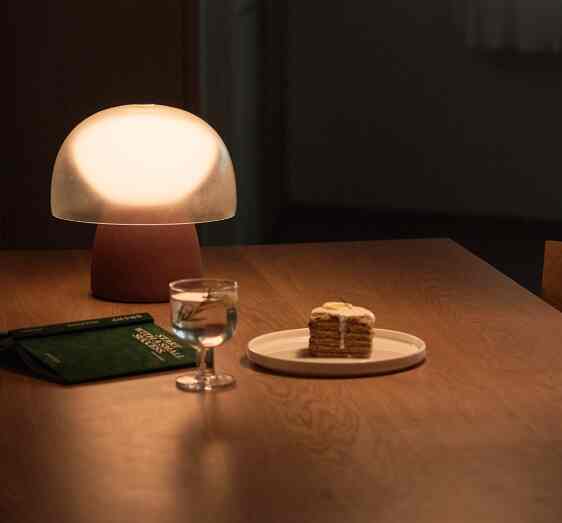 TONY テーブルランプ［4色］