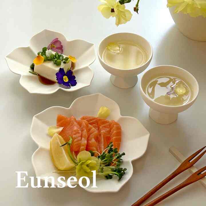 Eunseol Matte Porcelain Pedestal Cup & Plate Set (4-Piece Gift Set)