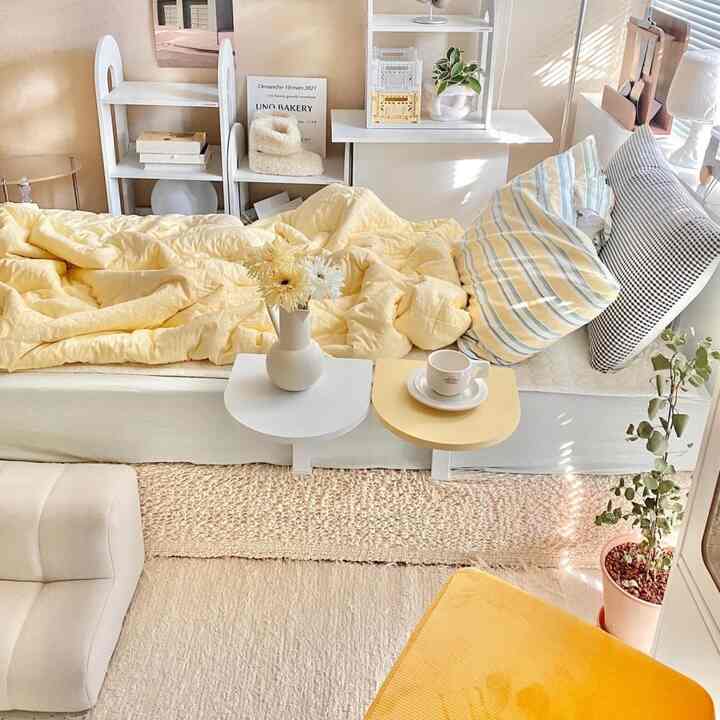 LOVELY ベッドサイドテーブル［4色］