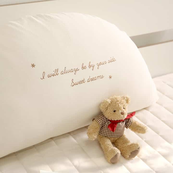 60番手 高密度コットン レタリング入り 半月型 背もたれクッション［2色・5種］