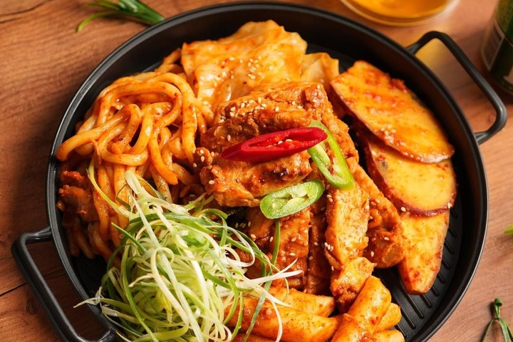 고기요리·해물요리 > 국내산 춘천 든든 고추장닭갈비 800g (2~3인분) | 오늘의집 쇼핑 국내산 춘천 든든 고추장닭갈비 800g (2~3인분)