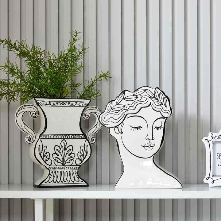 2D French Illustration Vase