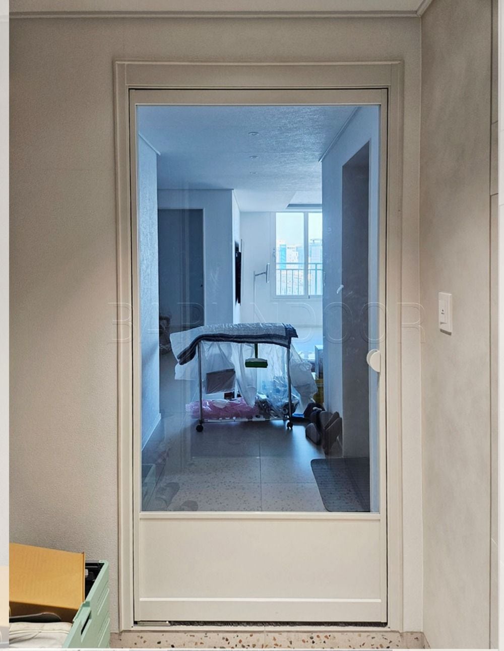 바른도어 초슬림유압 싱글스윙중문 고시형 화이트 투명강화유리 