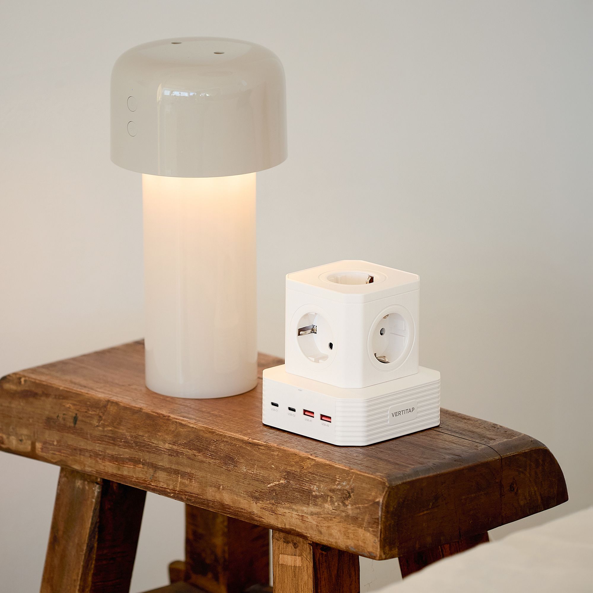 버티탭 버티컬 고용량 4000W 타워 멀티탭 큐브 9구 캠핑 디자인 여행용 인테리어 2m 단일상품