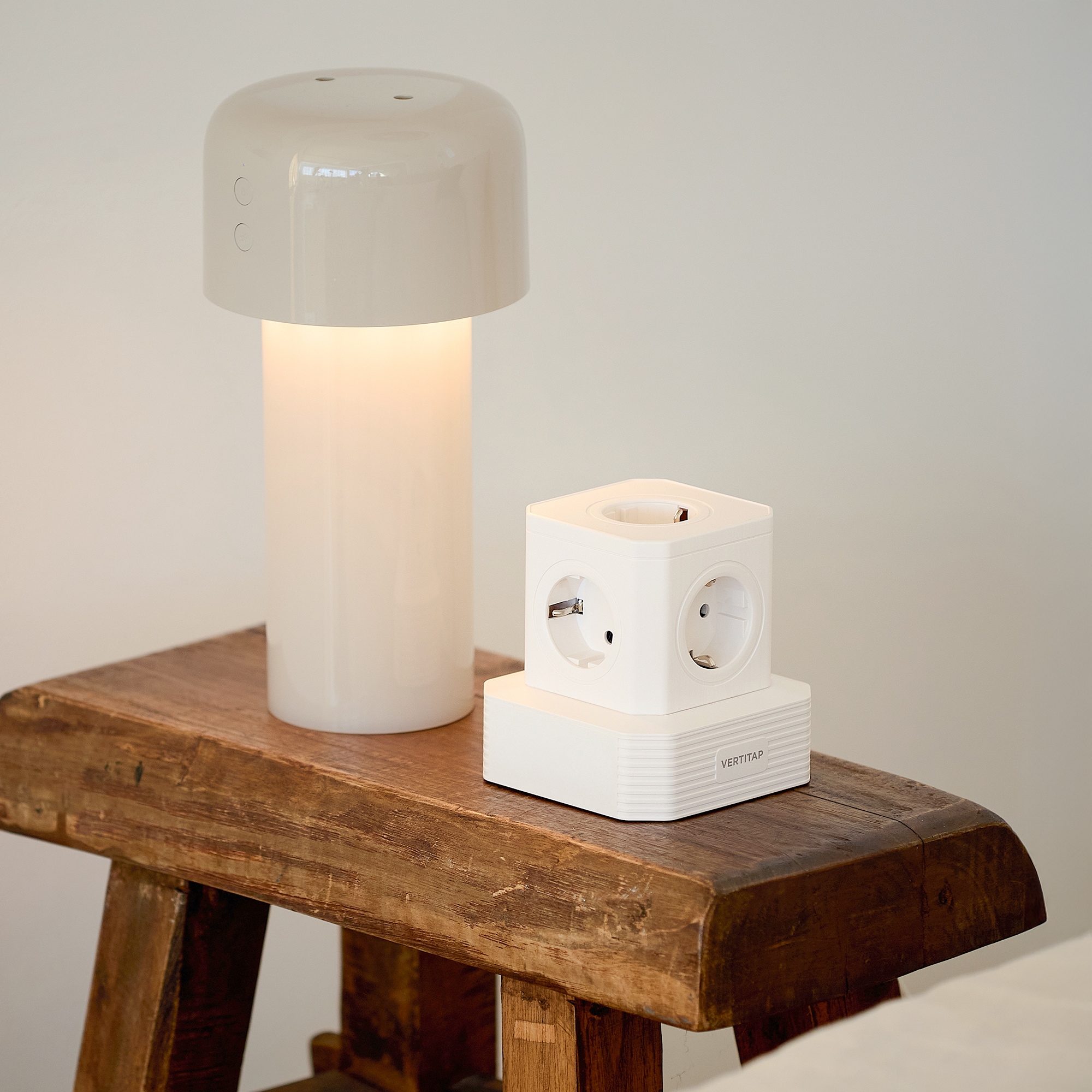 버티탭 버티컬 고용량 4000W 타워 멀티탭 큐브 5구 KC인증 과부하차단 2m 단일상품