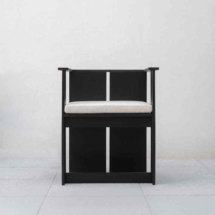 Line アームチェア［2種］