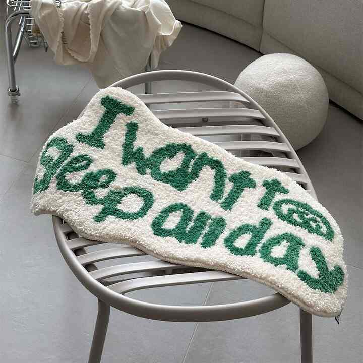 I want to sleep all day ミニ ラグ