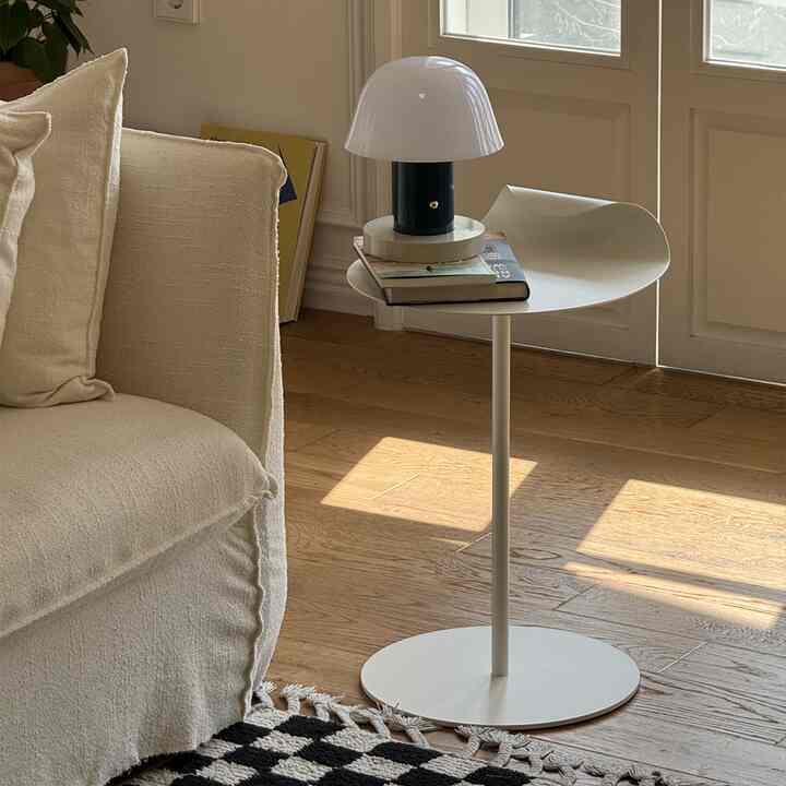 Hail サイドテーブル Cream