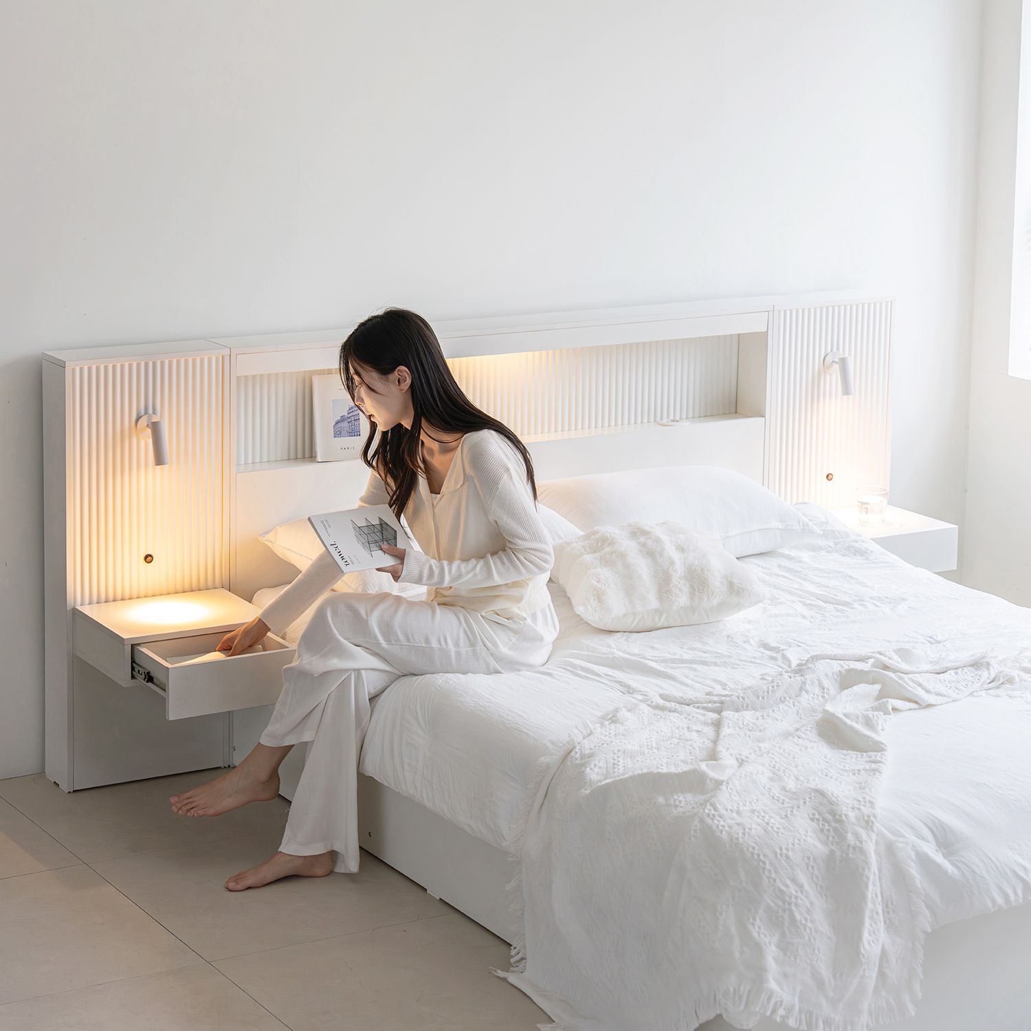 데일리리빙 [오늘의집 단독] 18.9만 플레오 템바보드 호텔식 LED 수납 침대프레임 SS/Q