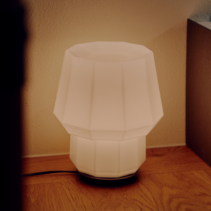 Baum テーブルランプ［3色］