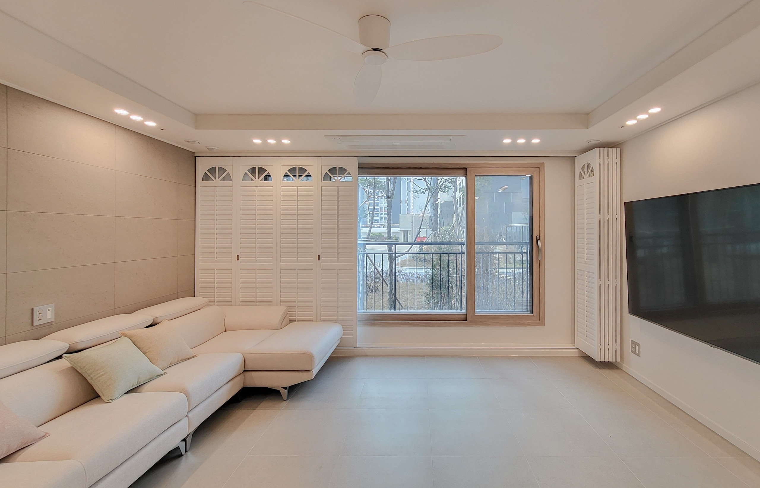 루버셔터 아치형 거실용커튼 원목커튼 갤러리도어 맞춤제작 사생활보호 인테리어효과 가림막 