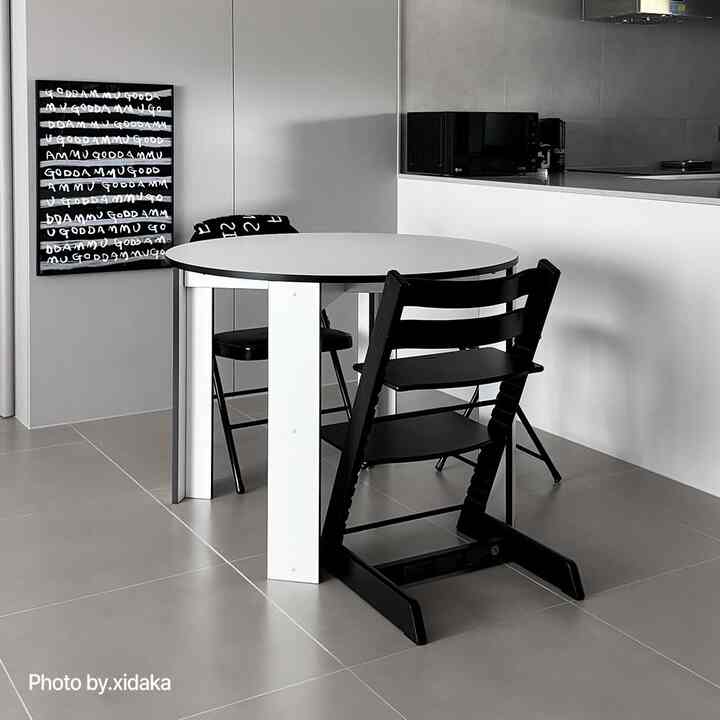 Orbit 円形ダイニングテーブル［2色・3サイズ］