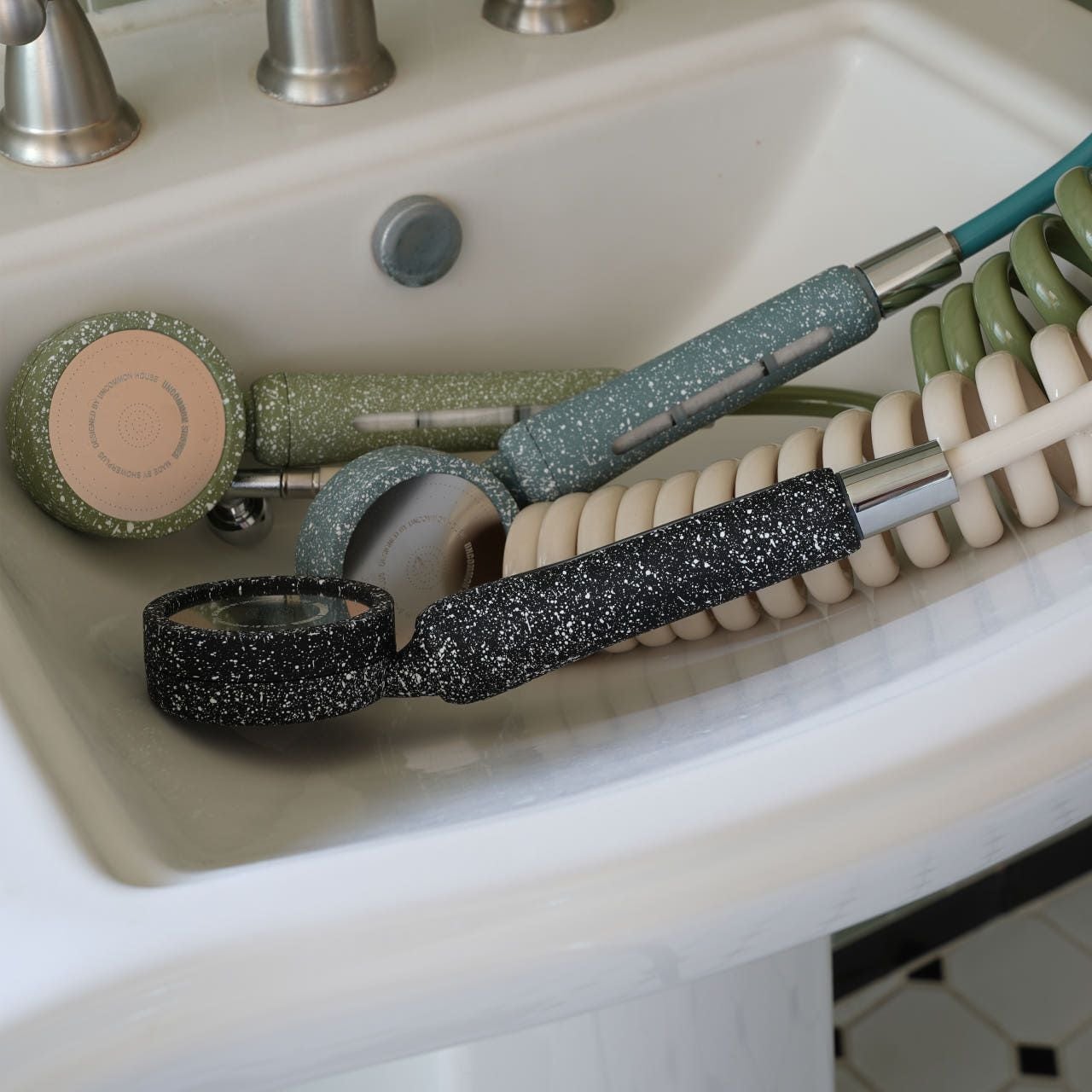 언커먼하우스 [오늘의집 단독] 샤워기헤드&바디3중필터포함 _세트 1. 별빛 필터 샤워기+스프링호스