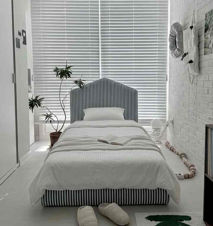 Abel ストライプ ファブリック ベッドフレーム SS