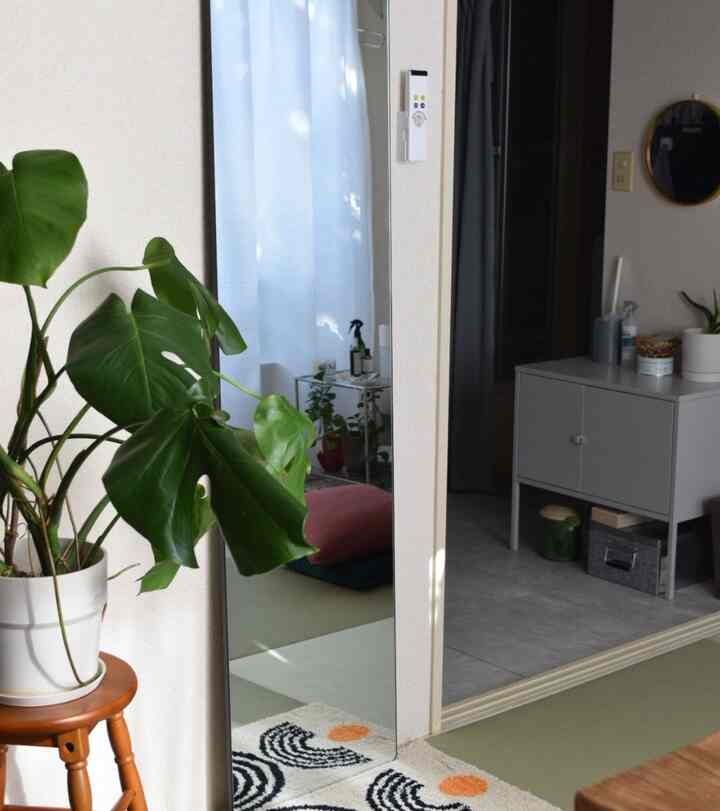 ノンフレームの姿見。
フレームがないと存在感がそこまで出なくてよいです◎ #姿見#全身鏡#和室インテリア