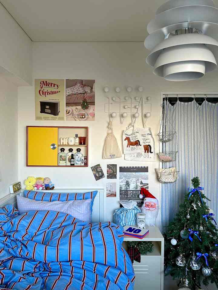 bedroomもchristmas posterにchange🎅🏻
ついでに少しだけ模様替えもしたよ💙


#bedroom #bedroominterior #寝室 #寝室インテリア #vamir #ogre #韓国インテリア #韓国ブランド #ベッドルーム #ベッドルームインテリア #christmas #クリスマス #クリスマスインテリア #christmasinterior #クリスマスツリー