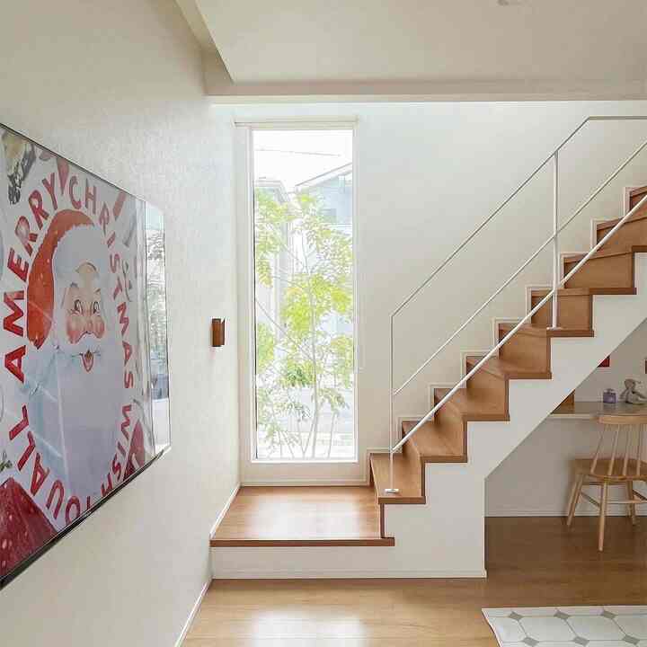 テレビのサンタさんの可愛さよ🎅🏻
このポスターほしいわ🤭❤️

-

#anjnhome
#오늘의집 #집스타그램 #홈스타그램 #집꾸미기 #홈스윗홈 #집 #홈스타일링 #인테리어 #벽장식 #주택 #우드 #꽃 #マイホーム #新築一戸建て #シマトネリコ #リビング階段