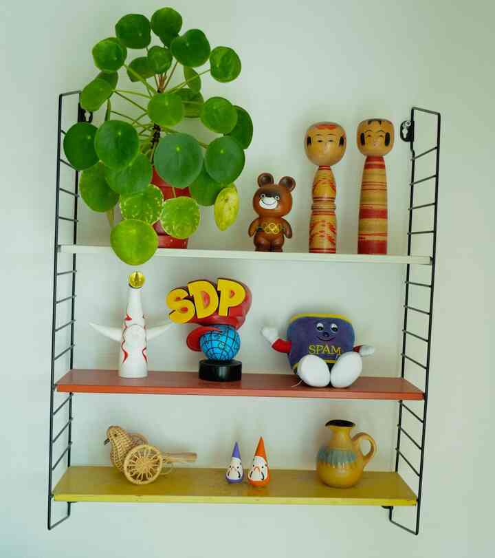 TOMADOの棚に、モスクワオリンピックのキャラクターのこぐまのミーシャの人形が加わりました。

#インテリア #生活感のある暮し 
#instahome  #リノベーション #リノベマンション    #ダッチデザイン #ミッドセンチュリー
#民藝 #TOMADO #太陽の塔
#スチャダラパー