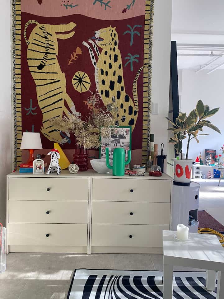 #ikea #hay #haydesign #interior #interiordesign #myroom #goodmyroom #concrete #colorful #oneroom #bigoneroom #interiorstyling #livingroom #flower #flowerbase #designers #art #Hidup untuk dua orang #Desainer #Satu ruangan besar #Seni cair #Resin