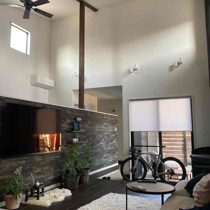 #薪ストーブのある家
#ダークウッド床
#吹き抜け #平屋 #リビング
#グリーンのある暮らし #観葉植物