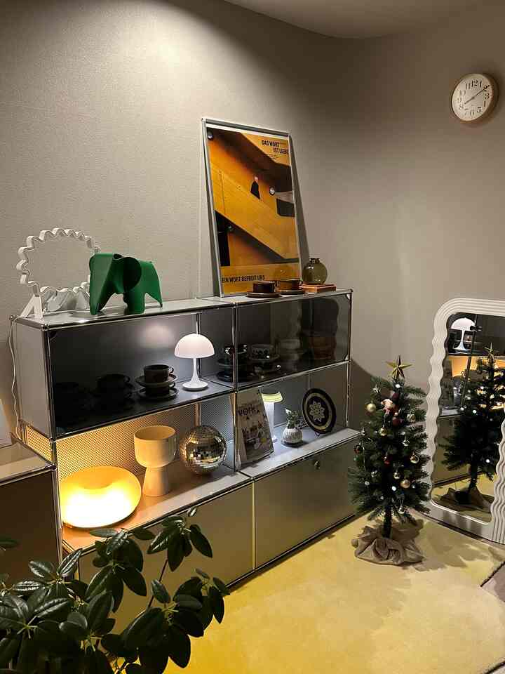 I'm addicted to putting Pantera behind the glass door 🌟

#IKEA
#rug
#interior
#living
#Cupboard
#USM Haller
#indirect lighting
#ittala
#magis
#poster
