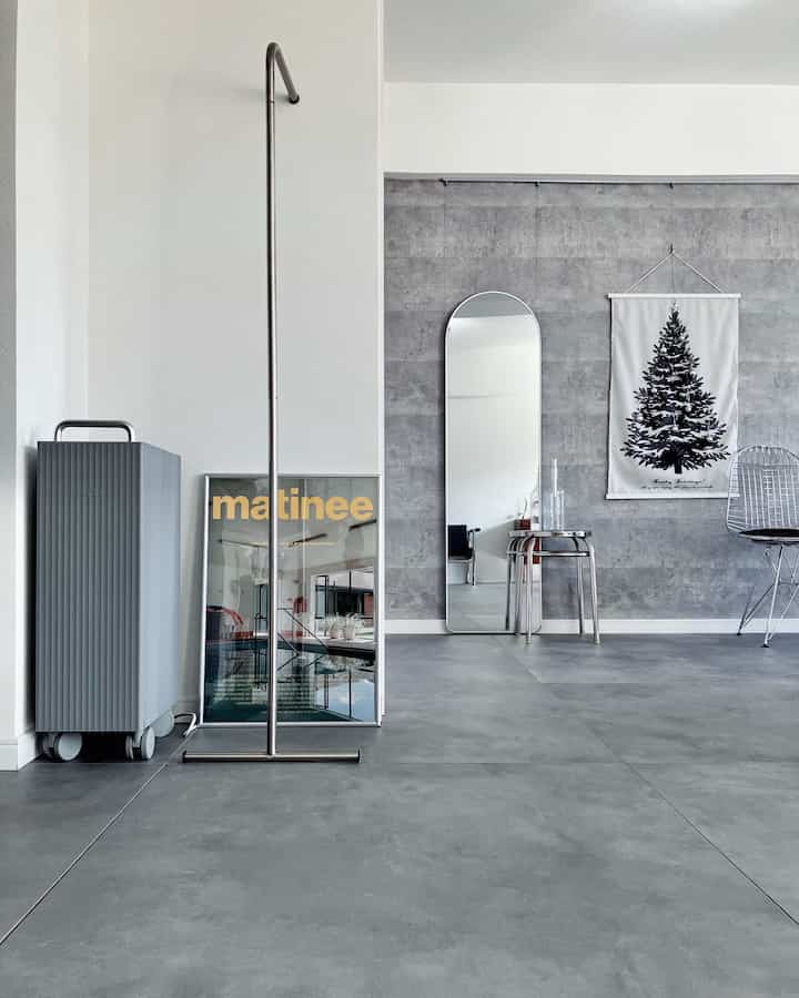 ピクチャーレールを設置してから、レイアウトの幅が広がりました♪

#無機質 #無機質インテリア #グレーインテリア #モノトーン #シンプルインテリア #ピクチャーレール