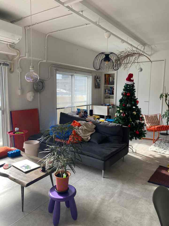 🎄Ambil foto setelah bersih-bersih. Begitulah adanya.

#ikea #hay #haydesign #interior #interiordesign #myroom #goodmyroom #concrete #colorful #oneroom #bigoneroom #interiorstyling #livingroom #flower #flowerbase #designers #art #Hidup untuk dua orang #Desainer #Satu ruangan besar #Seni cair #Resin