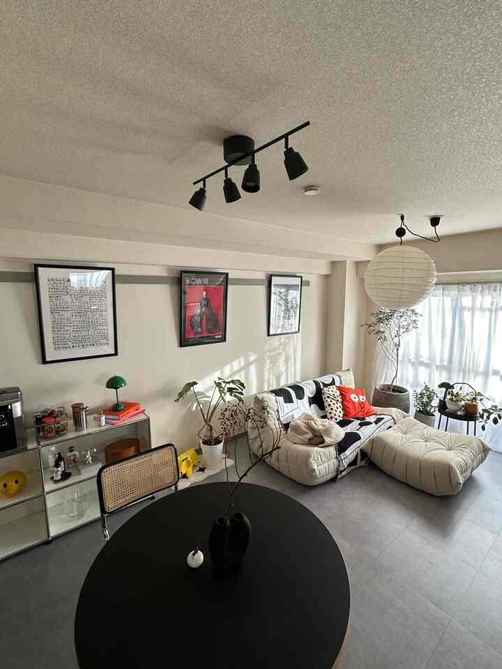 クリスマスイヴ皆様はどのようにお過ごしですか☺️

#賃貸インテリア #マンションインテリア #リビングインテリア #観葉植物のある暮らし #リーンロゼ #ミッドセンチュリー#ミッドセンチュリーモダン #usmhaller #togosofa #ligneroset #midcentury #livstagrammer #mygoodroom #instahome #cozyhome