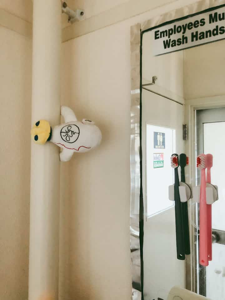 12/24

我が家の洗面スペースの排水管は、一見邪魔なのですが磁石がつくのでこんな感じでマグネットをつけると遊び心ある空間に。

#太陽の塔 #マグネット #洗面スペース