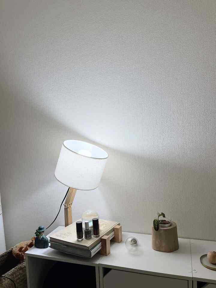 #ディスプレイ空間

このランプは好みの電球に変えれるところがお気に入りポイントです。

iPhoneで調光できるLEDに変えました💡