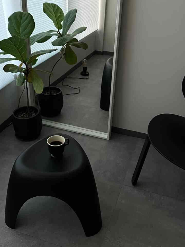 柳宗理が1954年に発表したエレファントスツール。かわいい…。🐘

ohのゴブレットもかわいい…。☕️


#vitra #柳宗理 #エレファントスツール