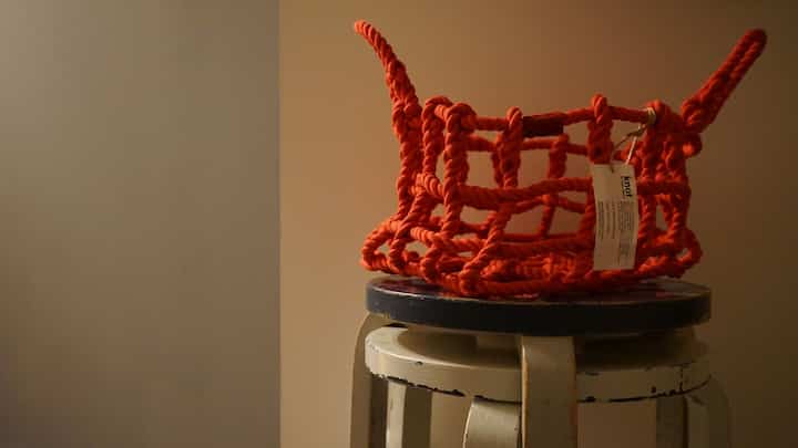 玄関前のお気に入りの場所
藤城さんのバスケットはゆるりと可愛い。

#玄関
#バスケット
#かご
