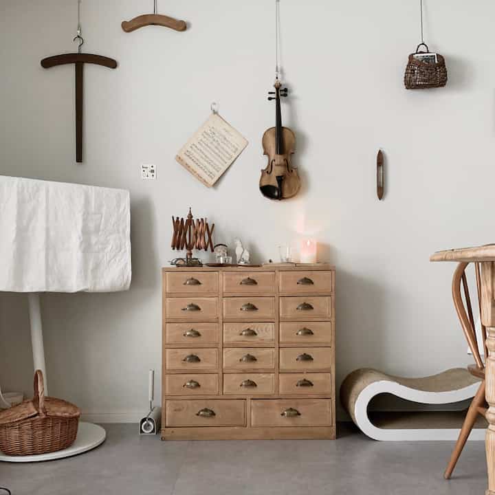 テレビ周りの一角。

#引き出し #リビング #テレビ周り #ドロワーキャビネット #アンティークインテリア #ヴィンテージインテリア