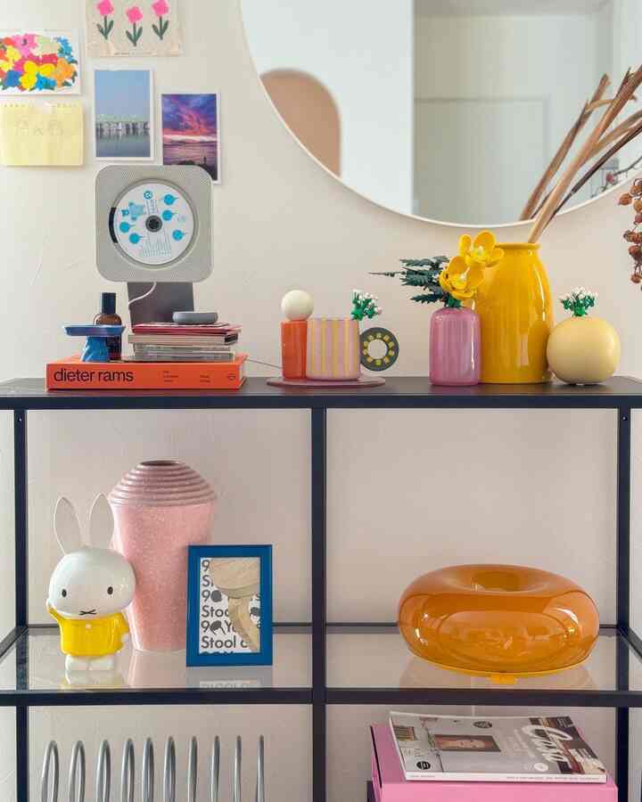 シェルフの通常時はこんな感じ☻︎
大体ごちゃごちゃしています🌼

#カラフルインテリア #シェルフ #ikea購入品