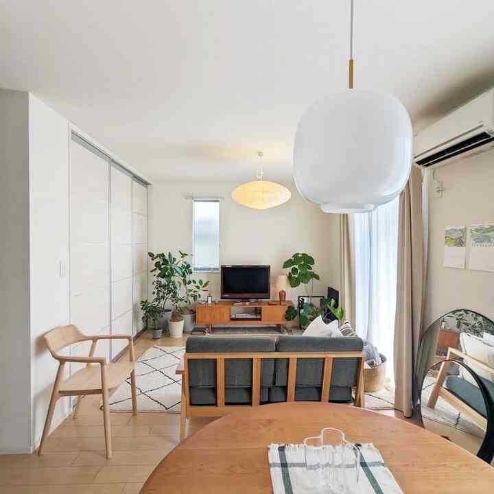 今日からOhouseに投稿はじめました！
賃貸物件ながらも、アルヴァ・アアルトの様な部屋作りを心がけています♪ 
心地良さを求めて試行錯誤。そんな日々をご紹介できたらと思います✨
よろしくお願いします！
#インテリア #アアルト #ルイスポールセン #イサムノグチ