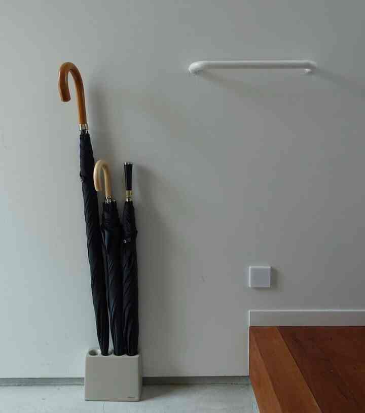 I like the umbrella stand I have at the entrance, it's simple and compact.
The umbrella is FOX UMBRELLA🌂

#Entrance #傘立て #傘