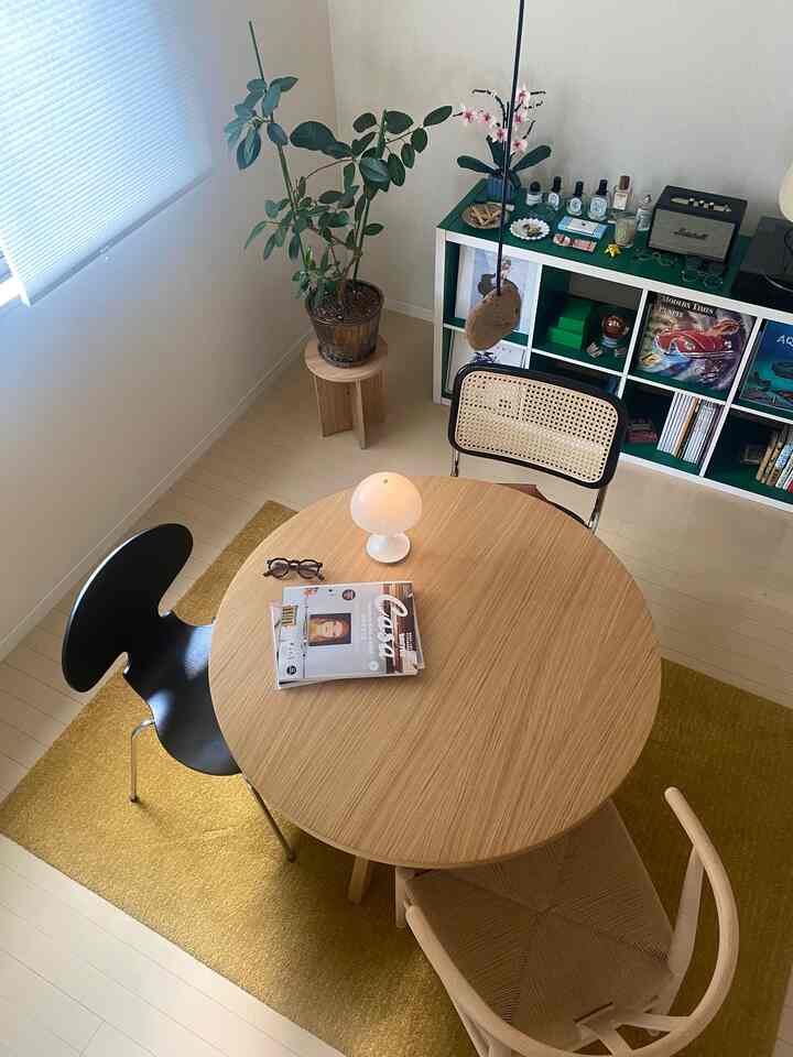 我が家のダイニングテーブル🧡✨
大きくて丸いテーブルがお気に入りです。

#ダイニングテーブル #ダイニングインテリア