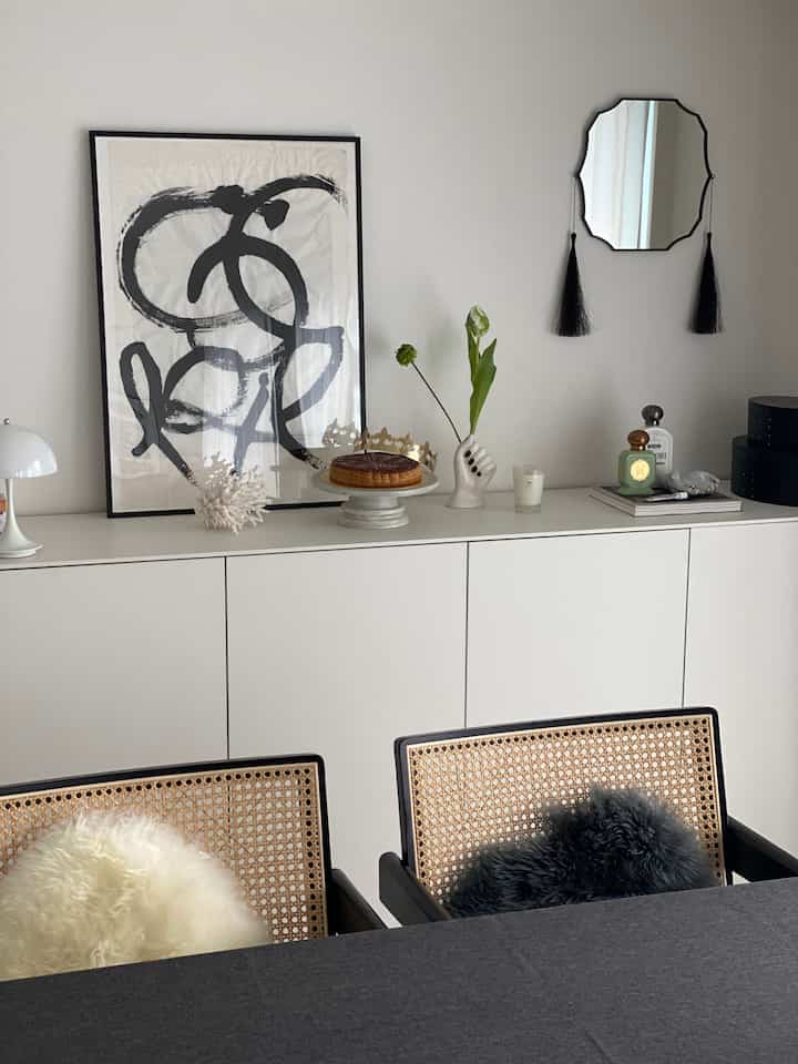 PH28を買い足しました。
二脚揃えて、それぞれに色違いのIKEAのムートンラグを🐏

#IKEA #ピエールジャンヌレ #ph28 #ムートンラグ