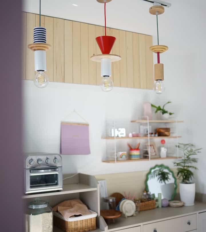 


キッチン何か寂しいと思ってたけど
照明がなかったからだな！
ひとまずキッチンは完了🍳
お気に入り空間ができた🤍


#建売住宅 #建売購入 #照明デザイン #照明 #カラフルインテリア #インテリア雑貨 #海外風インテリア #韓国インテリア #interiordesign #interior #アリエクスプレス　