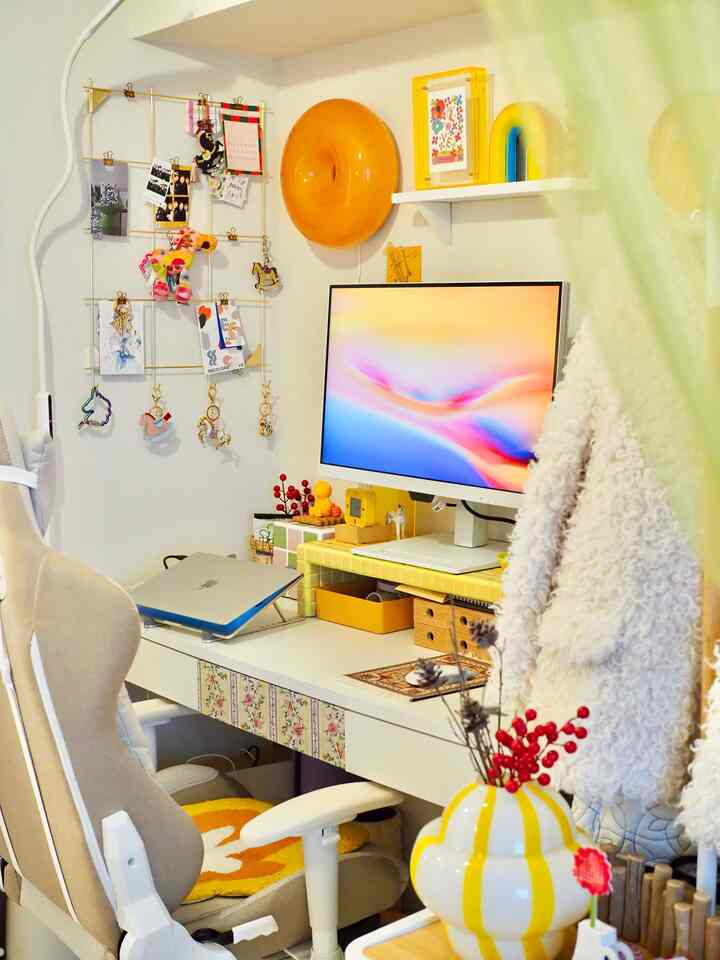 やっとモニターを新調しました！🌼
新調と言っても、以前は見なくなったテレビをモニター替わりに使っていました。。笑
これでもっとデザイン作業が捗ります🤭嬉しい！

#デスク周り #デスクツアー #モニター #リモートワーク #ホームオフィス #ワークスペース