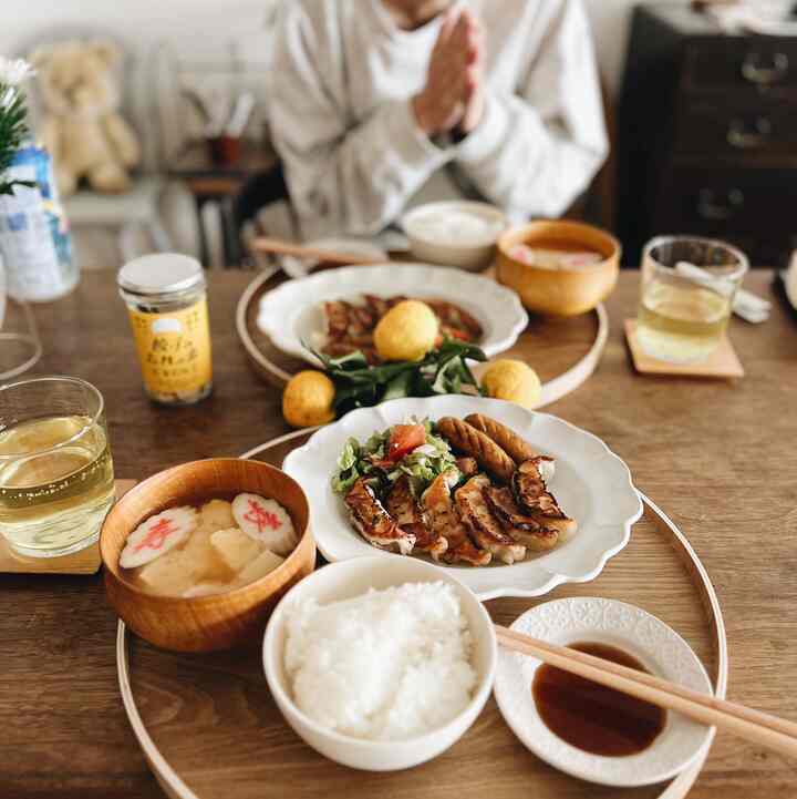 Gyoza set makanan🥟💞

#Meja makan #テーブルコーディネート #日々の暮らし