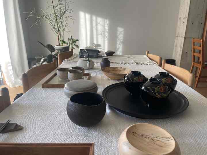 Japanese New Year's preparations.
Wooden vessels can also create a dignified appearance depending on how they are combined.
A table where you can enjoy various textures.

#Table coordination #和のしつらえ
#New Year #木製 #木工作家
#Woodenware #井藤昌志 #藤本健 Takashi Tomii