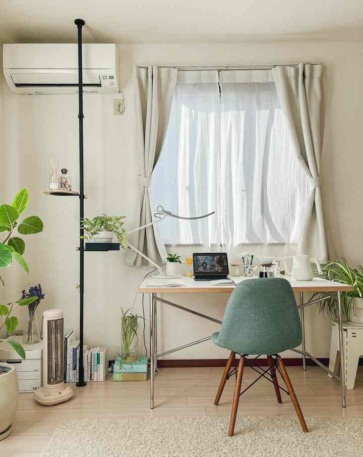 植物に囲まれたデスクスペース🪴
平日も休日も、早起きしてBGMをかけながらコーヒーを飲むのが至福です☕️

#デスク #デスク環境 #作業環境 #植物のある暮らし #朝時間 #シンプルインテリア #北欧インテリア