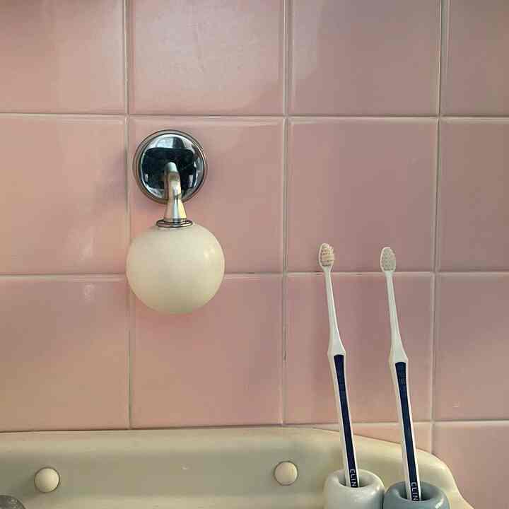 pink bathroom and soap holder

#soap #バスルーム