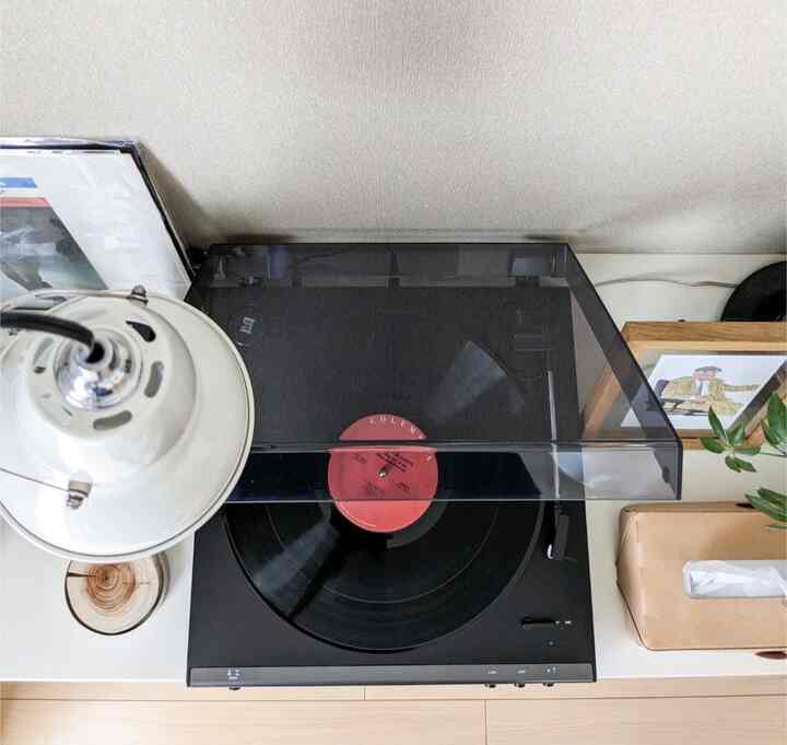 Just putting on a record and brewing coffee will make your holidays more fulfilling🥹
#Interior #レコードのある暮らし #アングルポイズ #レコード