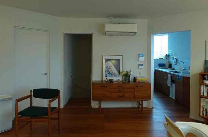 床と棚や椅子の色合いが好きです☺️

#リビング #北欧家具